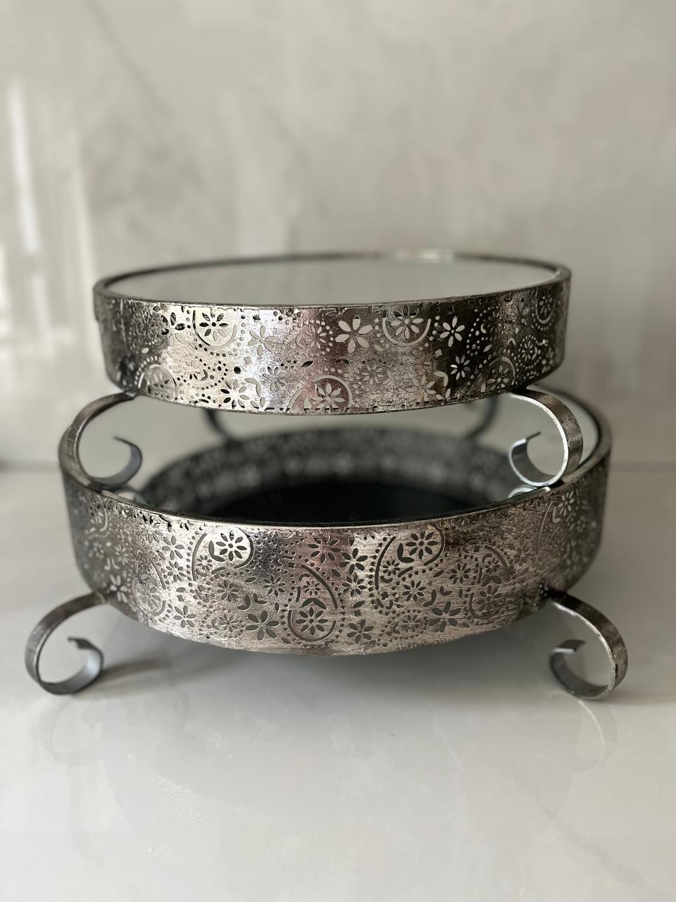 The Bellamy Mirrored Stand